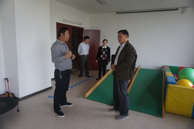 市儿童福利院、慈善总会领导莅临靖儿康参观指导(图1)